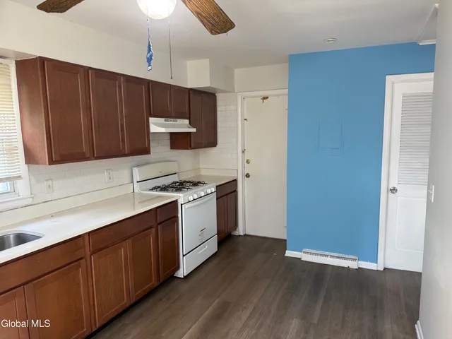 $1,700 | 563 4th Avenue, Troy, NY 12182