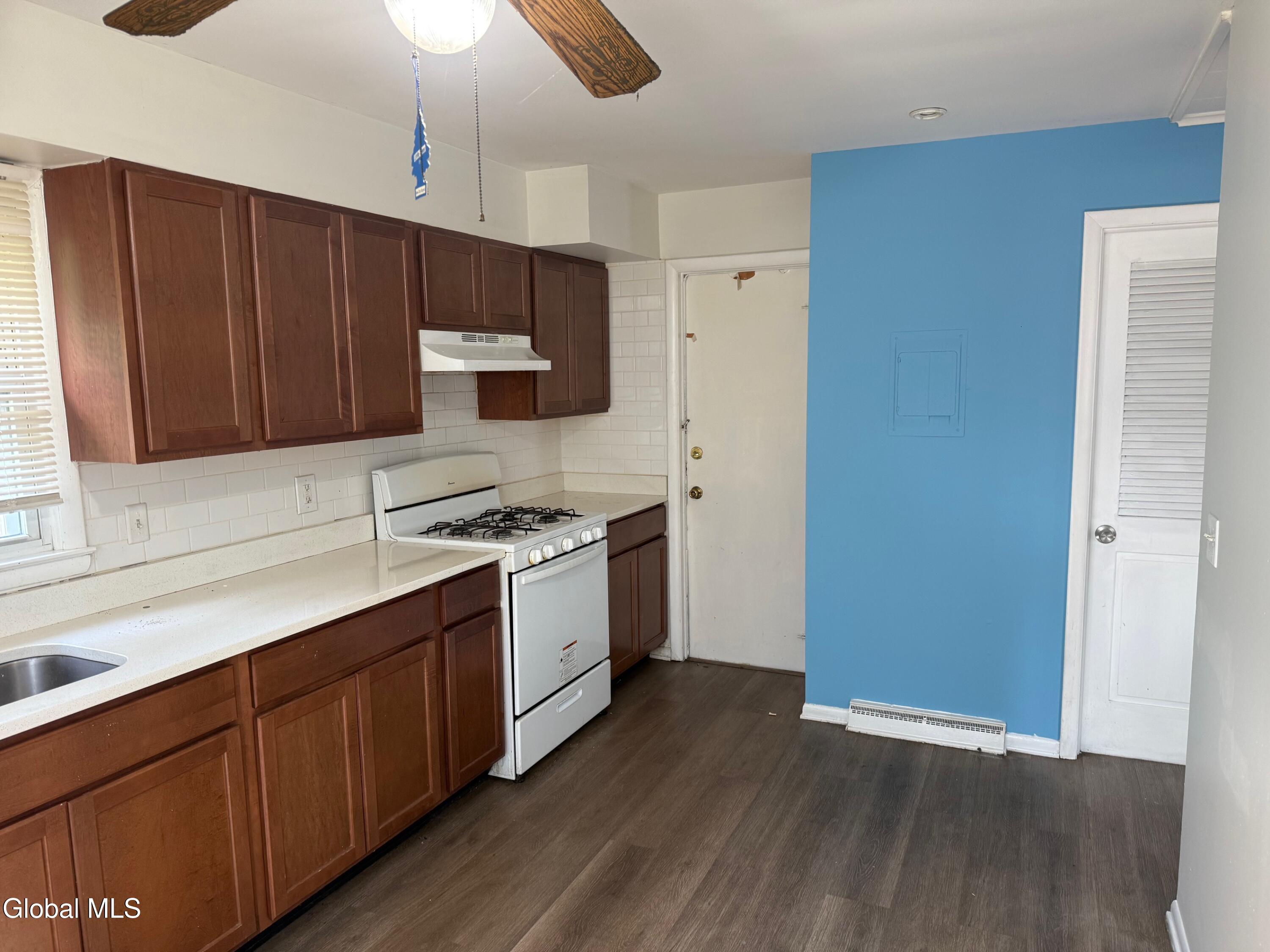 563 4th Avenue Troy, NY 12182 - Photo 9 of 16 IMG_2914