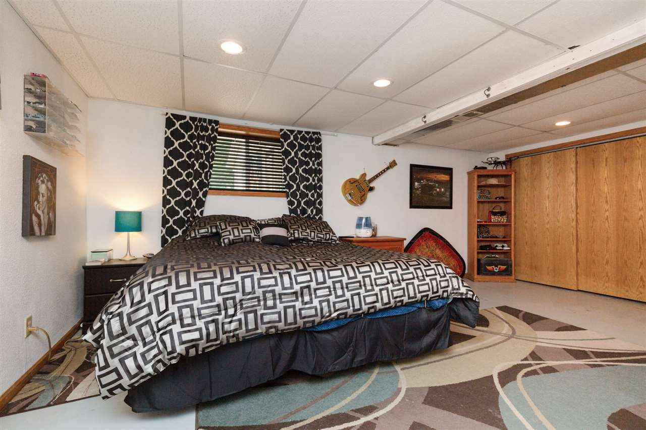 2400 Stewart Road Southeast Cedar Rapids, IA 52403 - Photo 15 of 20 Gallery Image 15