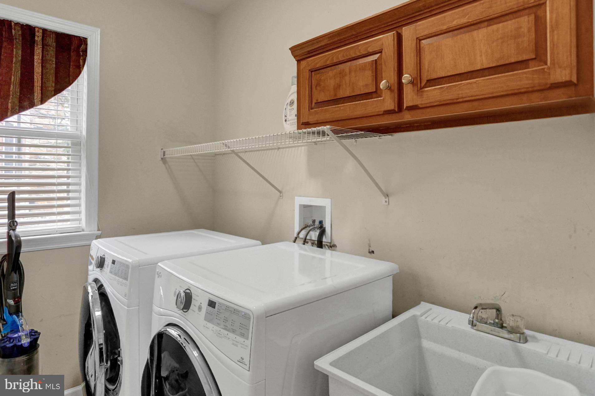 23 Pacific Avenue Reading, PA 19608 - Photo 14 of 38 a utility room with dryer and washer