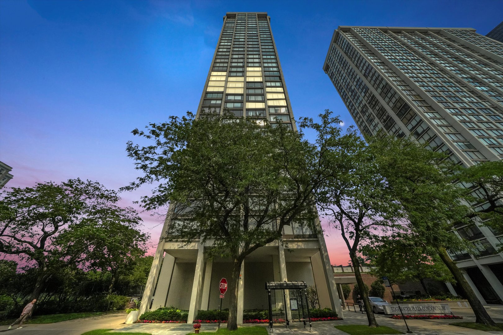 5455 North Sheridan Road, Unit 2712 Chicago, IL 60640 - Photo 2 of 21