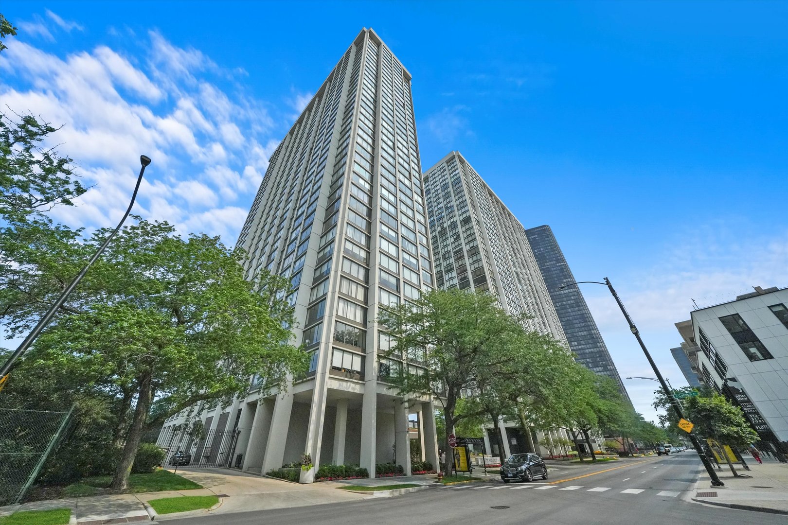 5455 North Sheridan Road, Unit 2712 Chicago, IL 60640 - Photo 3 of 21