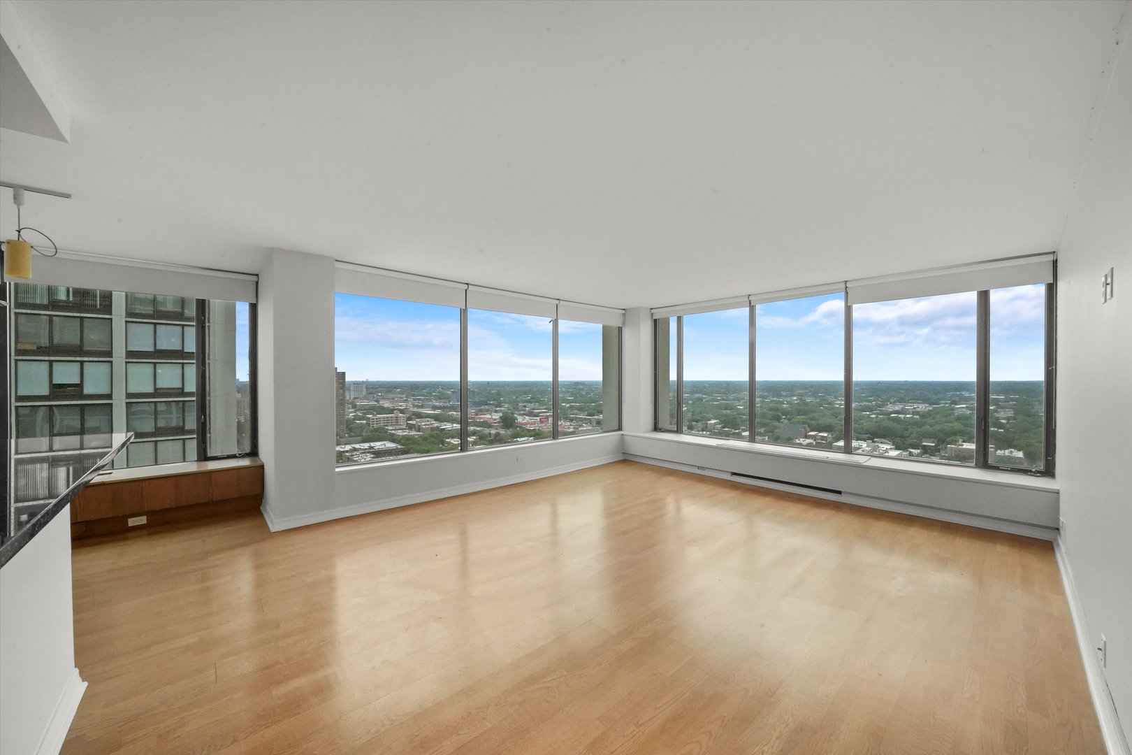 5455 North Sheridan Road, Unit 2712 Chicago, IL 60640 - Photo 4 of 21