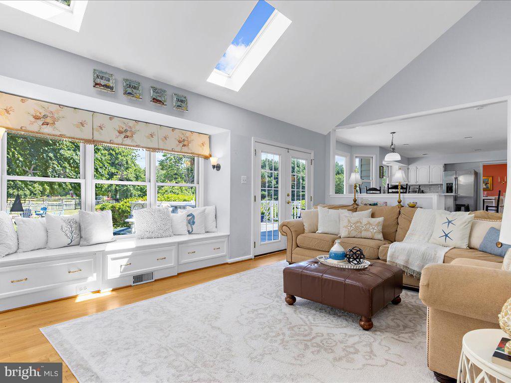 1877 Cherry Road Annapolis, MD 21409 - Photo 5 of 65 Bright & Spacious Family Room