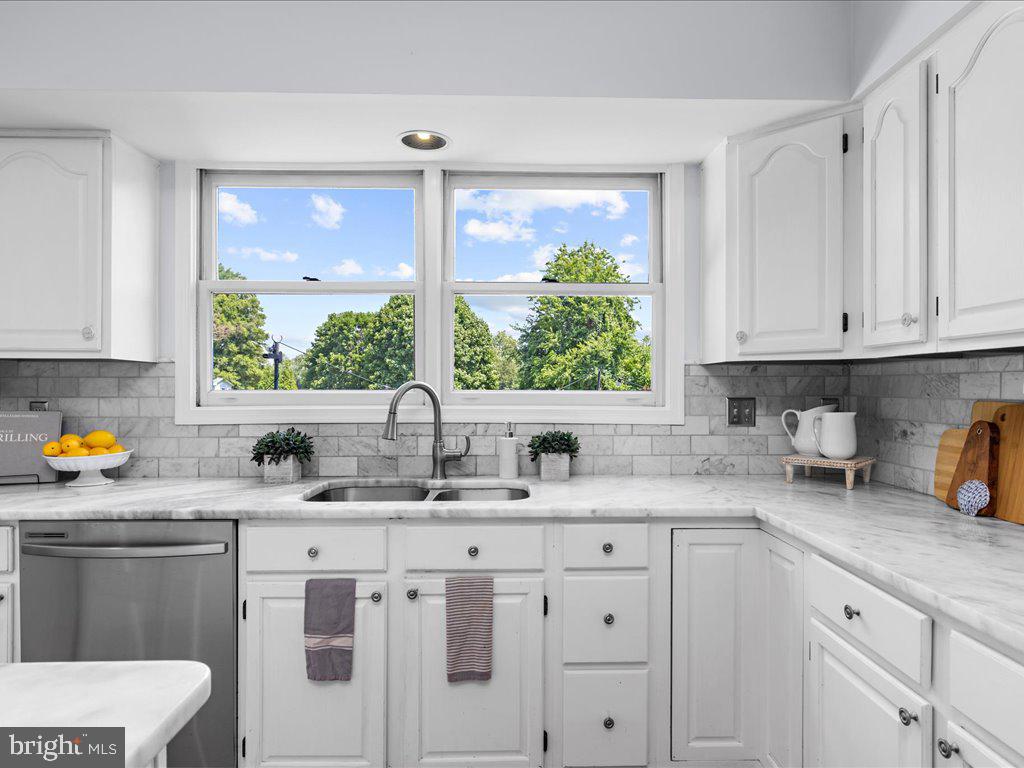 1877 Cherry Road Annapolis, MD 21409 - Photo 8 of 65 Kitchen with Marble Counters