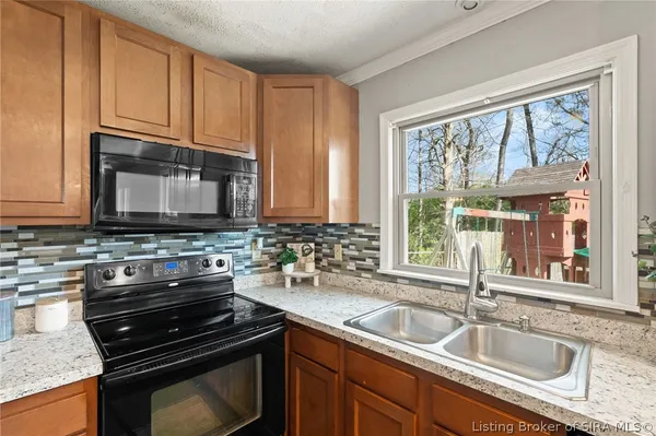 $315,000 | 1103 Carriage Lane, New Albany, IN 47150