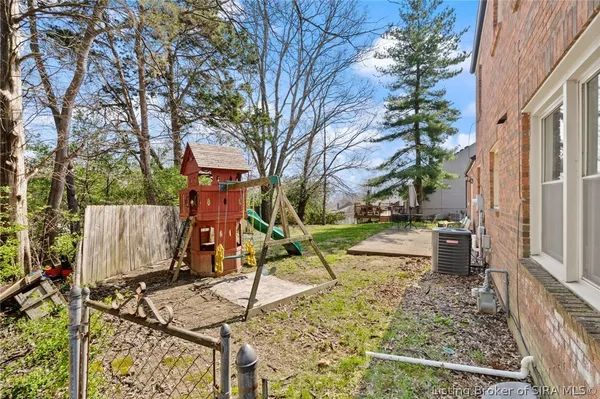 $315,000 | 1103 Carriage Lane, New Albany, IN 47150