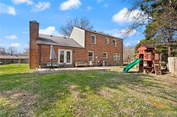 $315,000 | 1103 Carriage Lane, New Albany, IN 47150