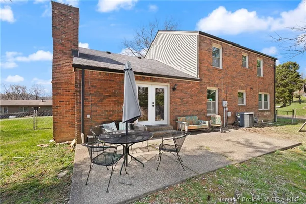 $315,000 | 1103 Carriage Lane, New Albany, IN 47150