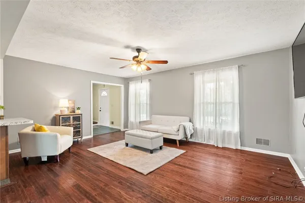 $315,000 | 1103 Carriage Lane, New Albany, IN 47150