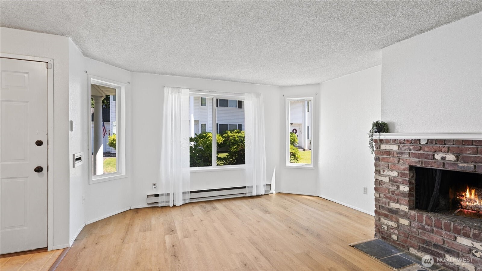4518 Southwest 320th Street, Unit A Federal Way, WA 98023 - Photo 5 of 34