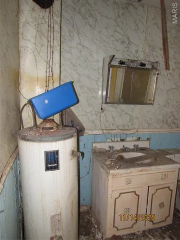 $29,900 | 1101 South Carolina Street, Louisiana, MO 63353