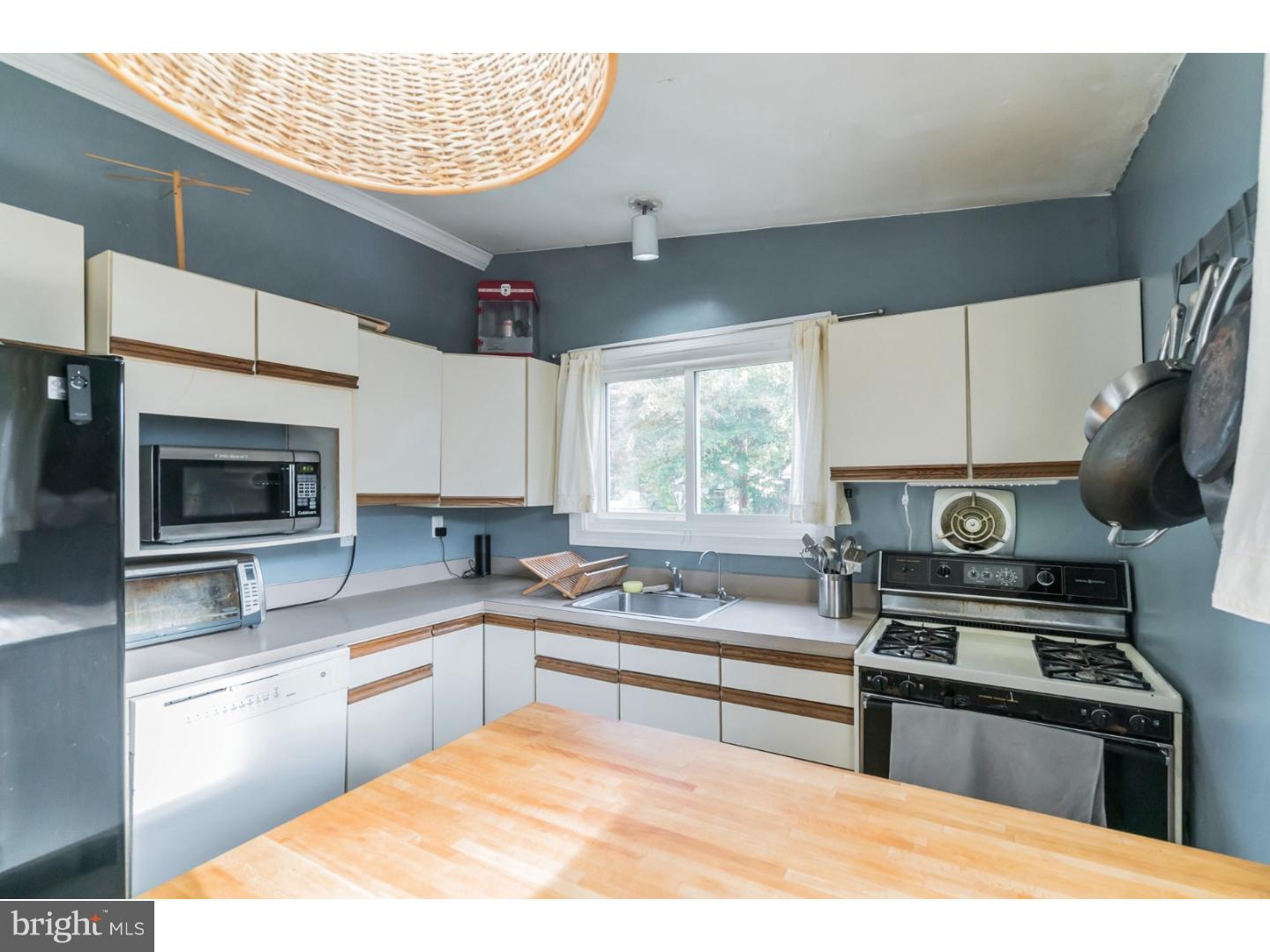 37 Graystone Road Ambler, PA 19002 - Photo 12 of 25 Kitchen