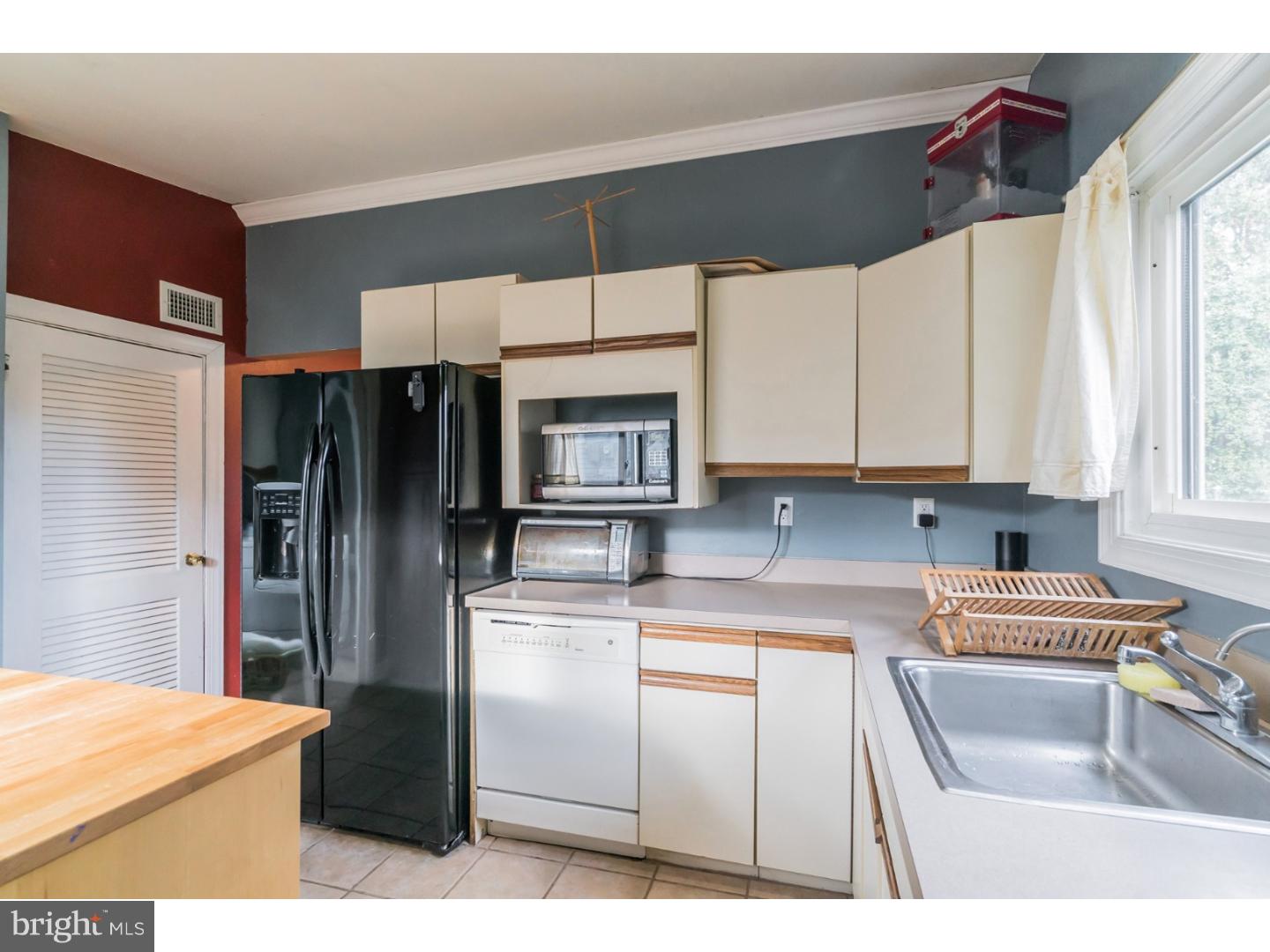 37 Graystone Road Ambler, PA 19002 - Photo 13 of 25 Kitchen