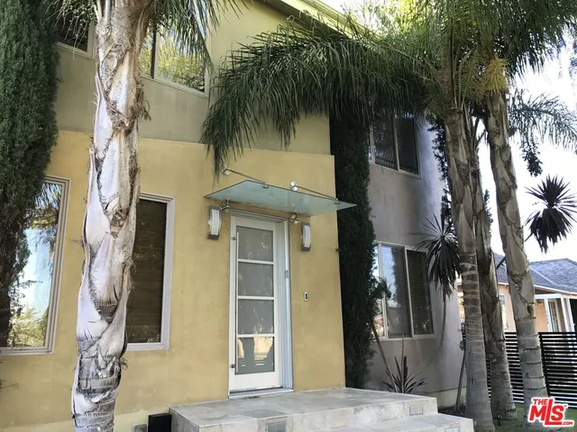 a view of entryway front of house