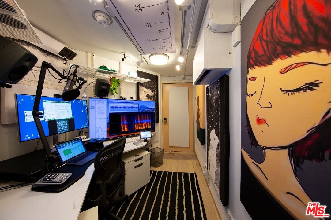 4447 Calhoun Avenue Sherman Oaks, CA 91423 - Photo 3 of 28 a view of a living room with furniture