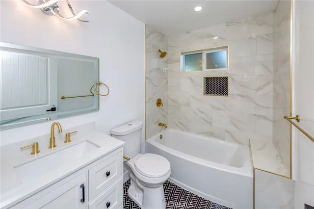 $3,700 | 7510 Etiwanda Avenue, Reseda, CA 91335