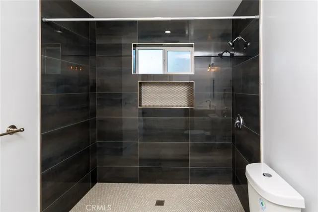 $3,700 | 7510 Etiwanda Avenue, Reseda, CA 91335