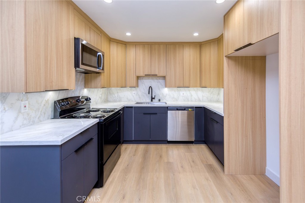 7510 Etiwanda Avenue Reseda, CA 91335 - Photo 4 of 20