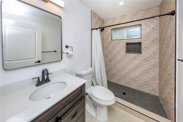 $3,700 | 7510 Etiwanda Avenue, Reseda, CA 91335