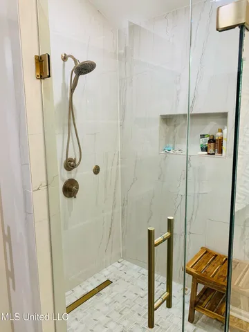 $645,000 | 5520 Jordan Drive, Horn Lake, MS 38637