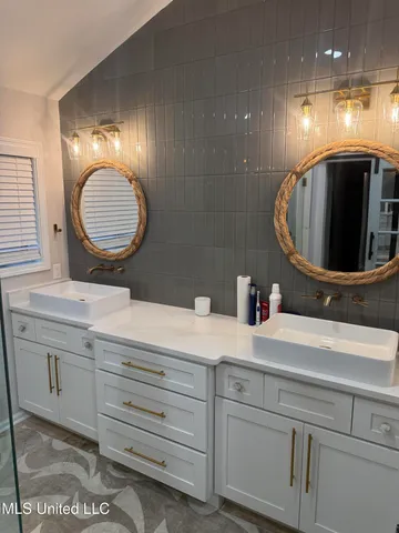 $645,000 | 5520 Jordan Drive, Horn Lake, MS 38637