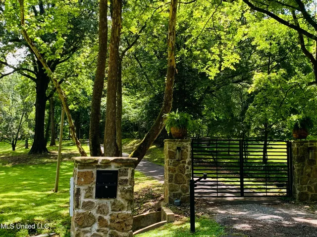 $645,000 | 5520 Jordan Drive, Horn Lake, MS 38637