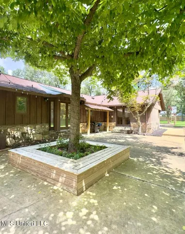 $645,000 | 5520 Jordan Drive, Horn Lake, MS 38637