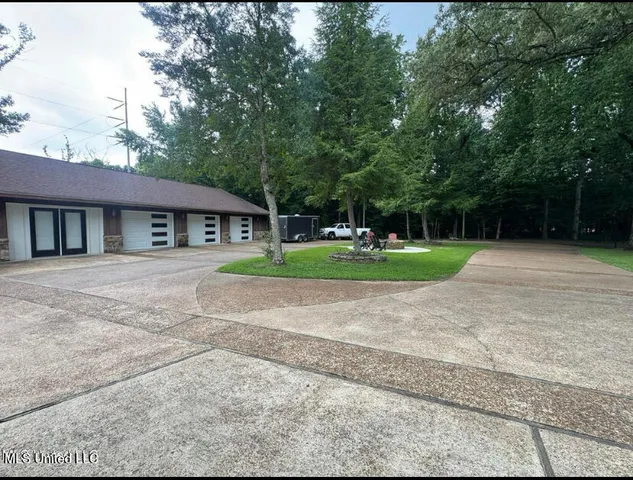 $645,000 | 5520 Jordan Drive, Horn Lake, MS 38637