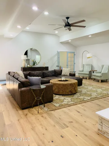 $645,000 | 5520 Jordan Drive, Horn Lake, MS 38637