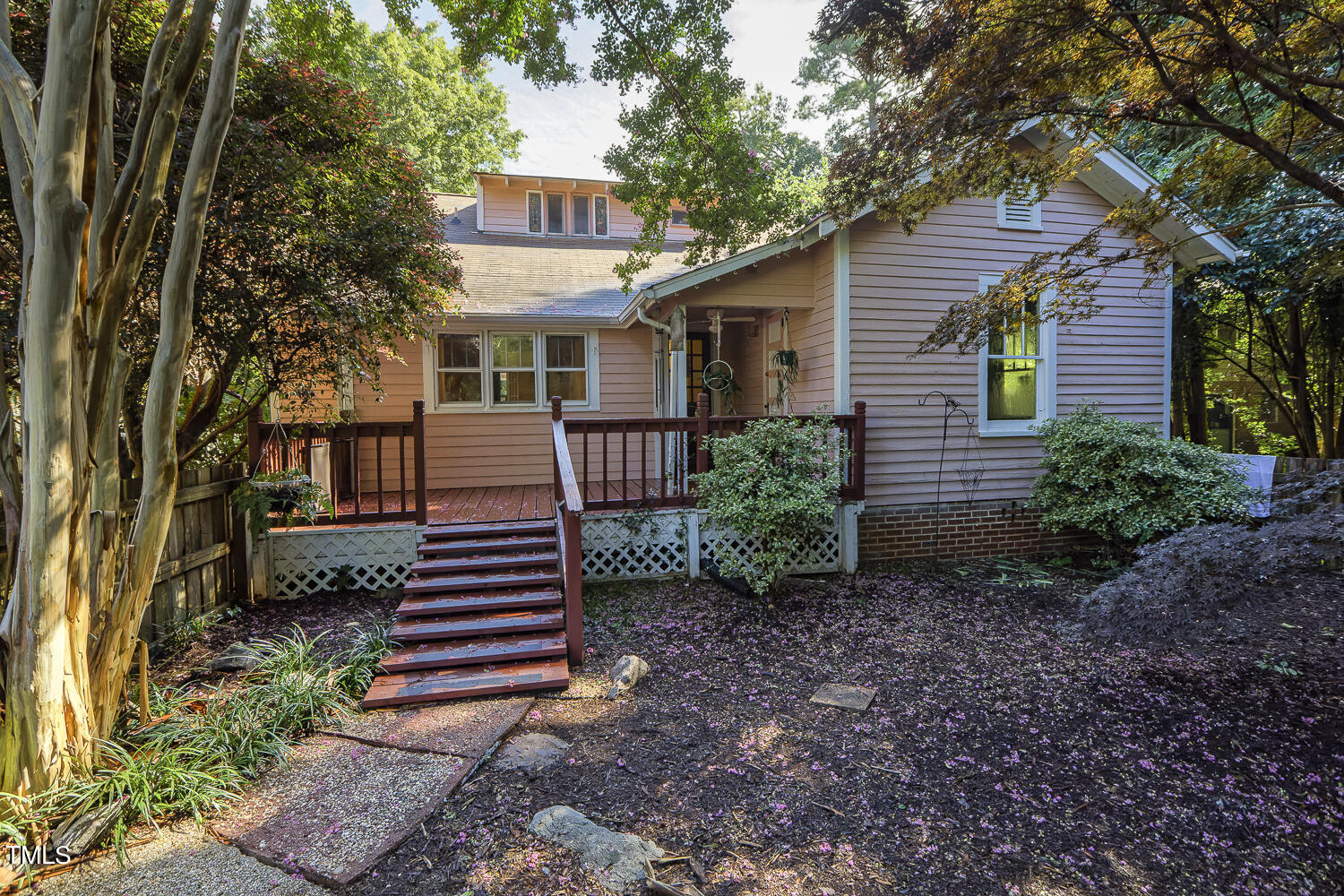 8721 Chapel Hill Road Cary, NC 27513 - Photo 19 of 23 093