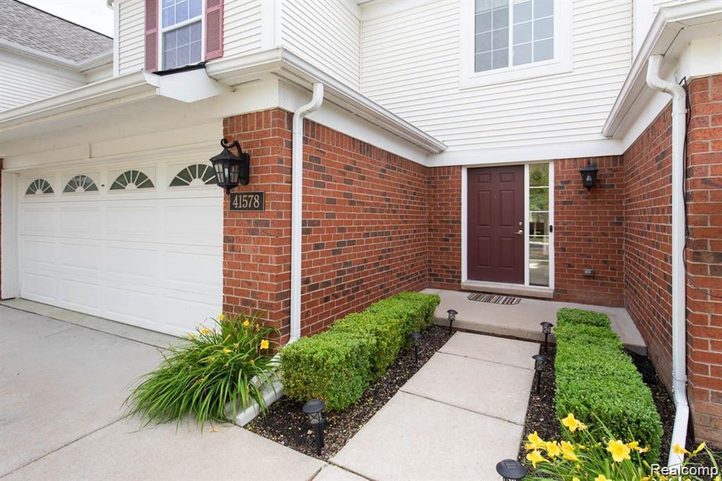 41578 Mitchell Road Novi, MI 48377 - Photo 4 of 46 4.jpg