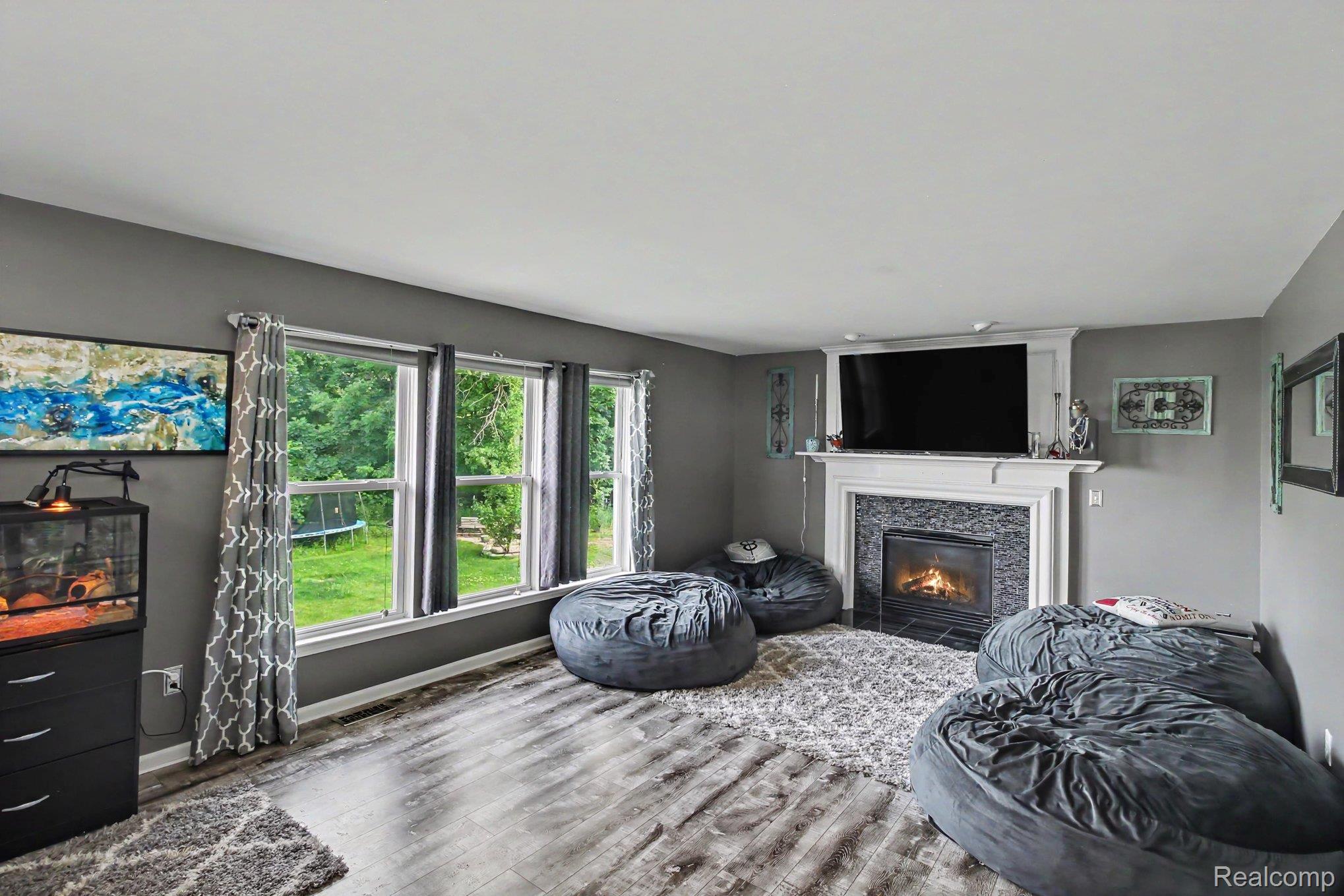 956 Callaway Court Howell, MI 48843 - Photo 4 of 35 004_file_3933.jpg