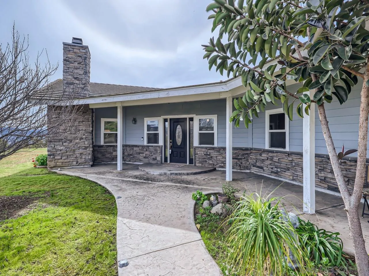 11509 Alba Rosa Drive Lakeside, CA 92040 - Photo 2 of 28 Gallery Image 2