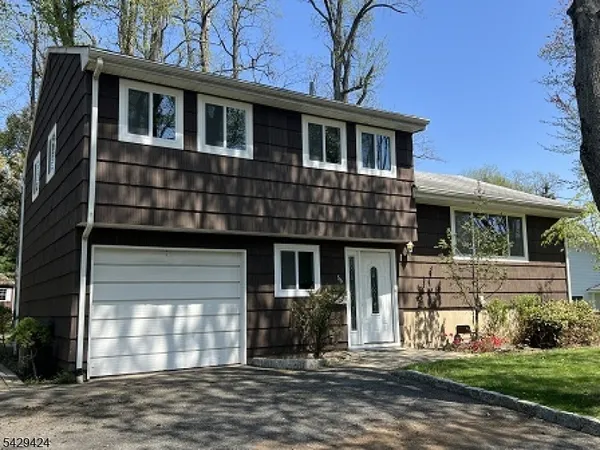 $4,300 | 56 Fairway Drive, East Hanover, NJ 07936