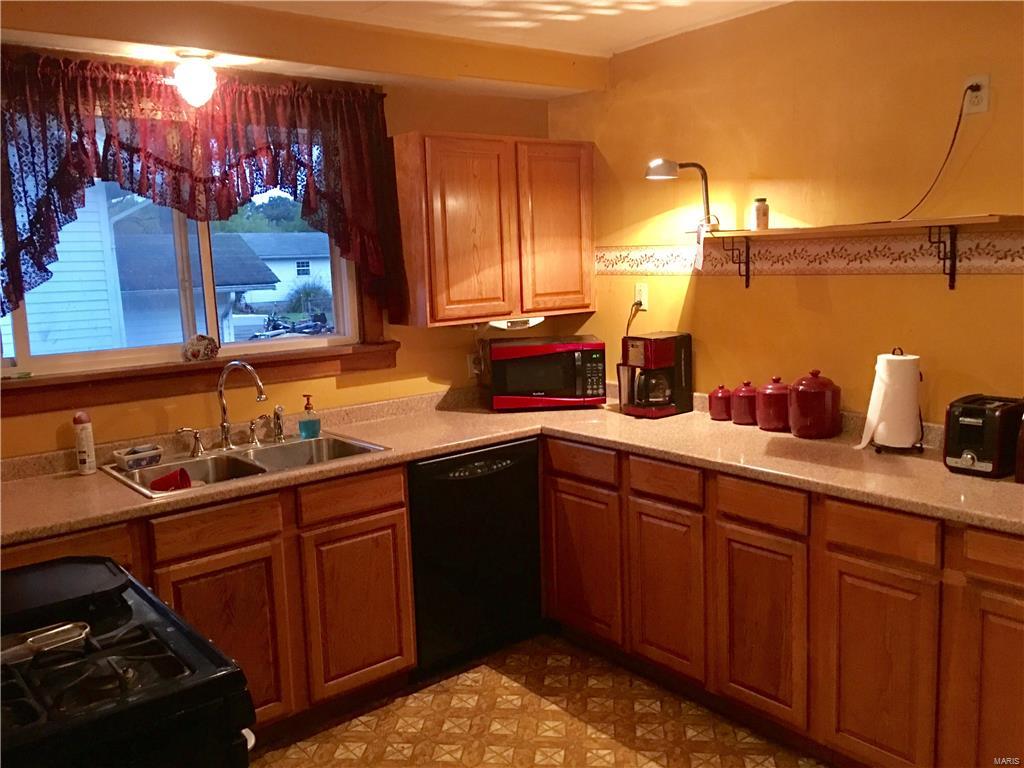 6028 Old Poag Road Edwardsville, IL 62025 - Photo 8 of 17 Gallery Image 8
