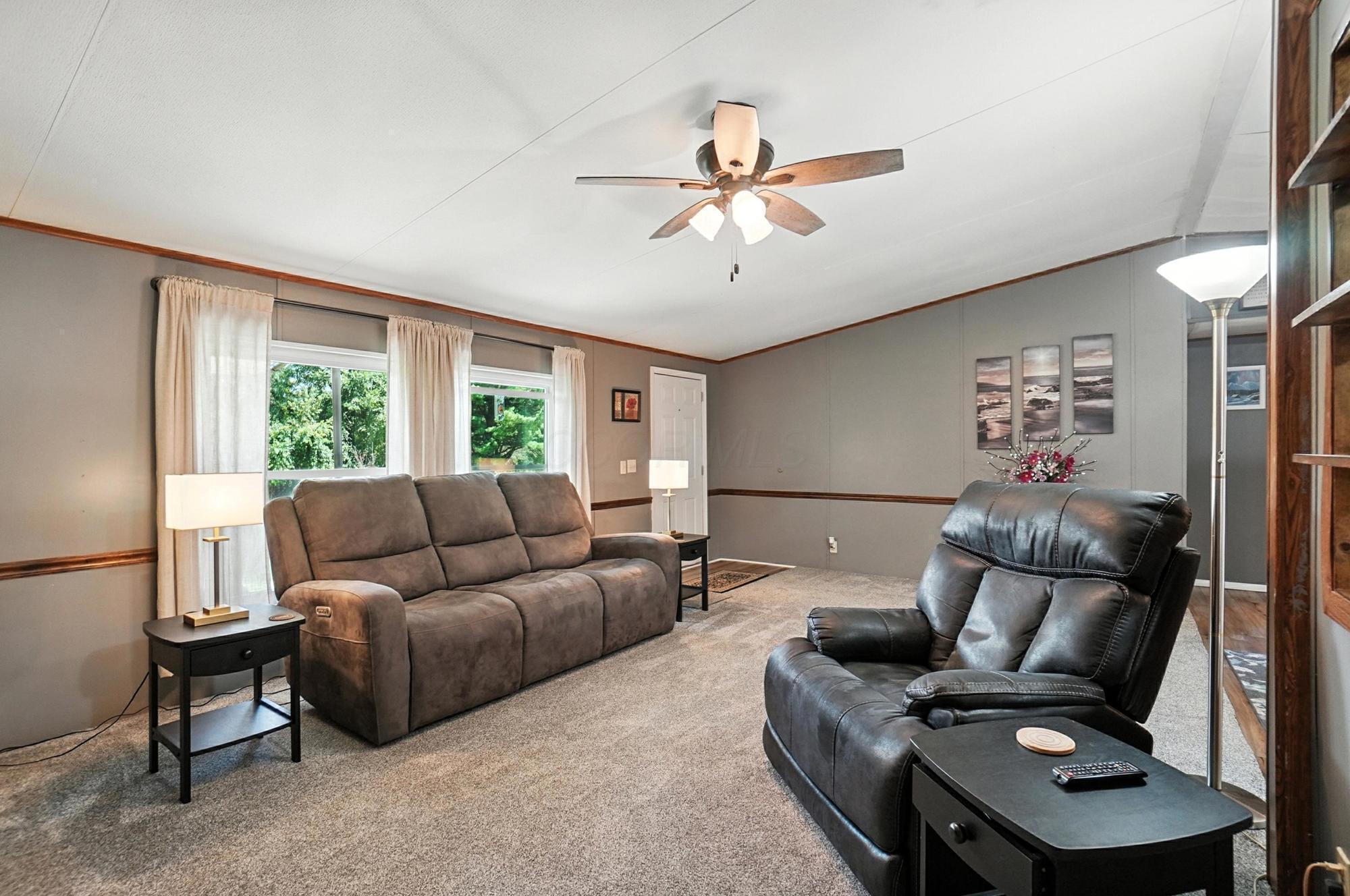 1891 Lake Road Northeast Lancaster, OH 43130 - Photo 6 of 52 Great Room - 1891 Lake Road NE, Lancaster, OH 43130