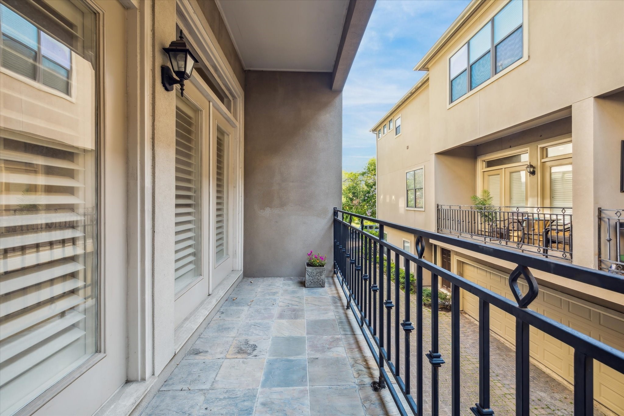 1826 Colquitt Street Houston, TX 77098 - Photo 20 of 23 a view of a city from a balcony