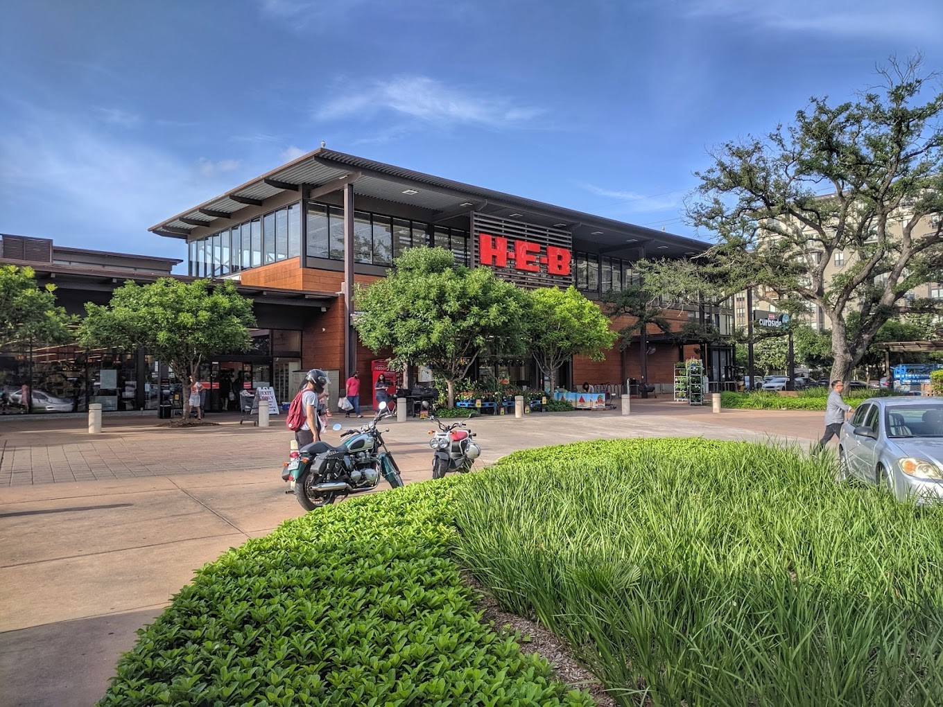1826 Colquitt Street Houston, TX 77098 - Photo 21 of 23 a view of a house with sitting area and a yard