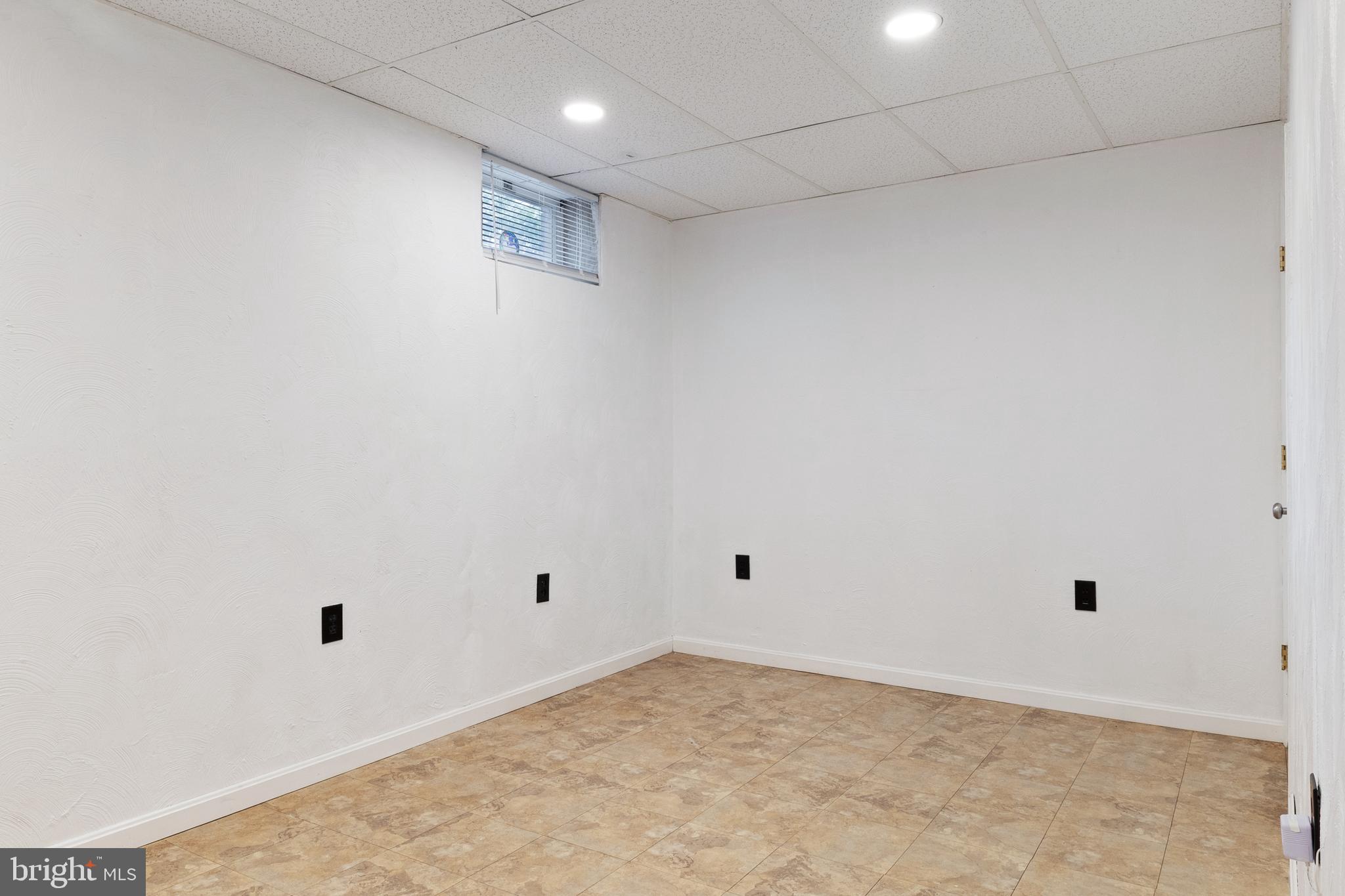 518 Laurel Road Riva, MD 21140 - Photo 22 of 42 a view of an empty room