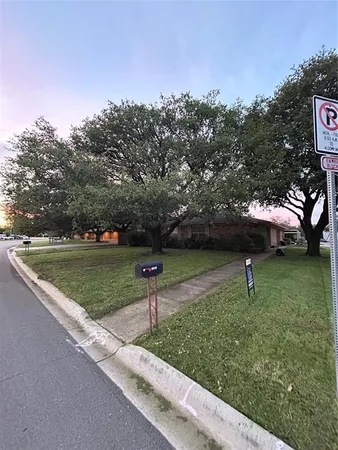 $1,875 | 1302 Crescent Street, Denton, TX 76201