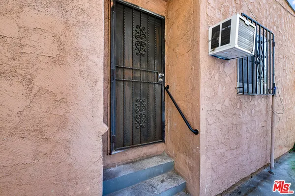 $1,795 | 220 East Vernon Avenue, Unit 1/2, Los Angeles, CA 90011