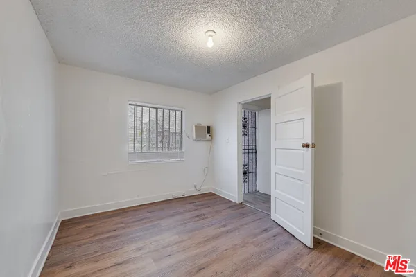 $1,795 | 220 East Vernon Avenue, Unit 1/2, Los Angeles, CA 90011