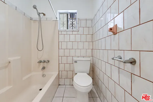 $1,795 | 220 East Vernon Avenue, Unit 1/2, Los Angeles, CA 90011
