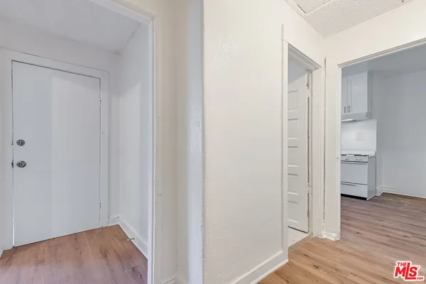 $1,795 | 220 East Vernon Avenue, Unit 1/2, Los Angeles, CA 90011