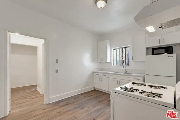 $1,795 | 220 East Vernon Avenue, Unit 1/2, Los Angeles, CA 90011