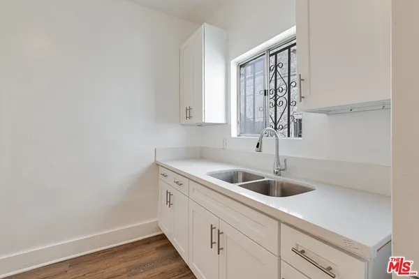 $1,795 | 220 East Vernon Avenue, Unit 1/2, Los Angeles, CA 90011