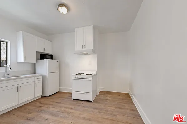 $1,795 | 220 East Vernon Avenue, Unit 1/2, Los Angeles, CA 90011