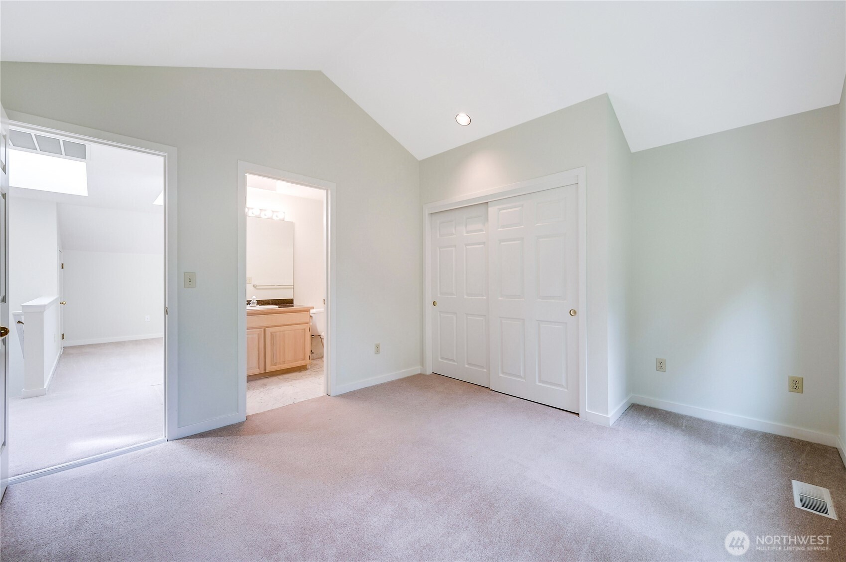 41 South Keel Way, Unit B Port Ludlow, WA 98365 - Photo 33 of 39 an empty room with a bathroom