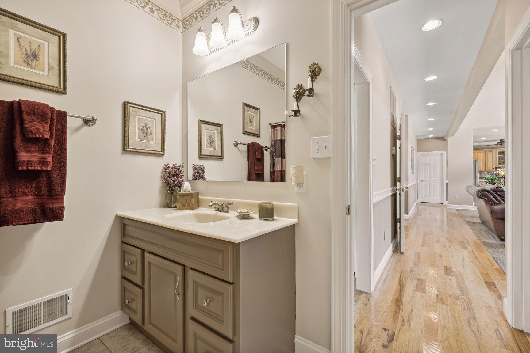 9649 Watkins Road Gaithersburg, MD 20882 - Photo 13 of 81 Main floor full Bath